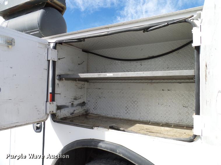 image for item DD6003 2006 International 4300 service truck with crane