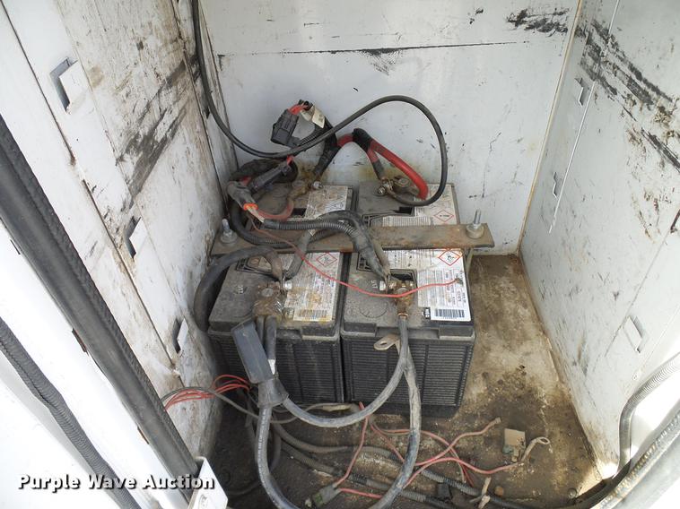 image for item DD6003 2006 International 4300 service truck with crane