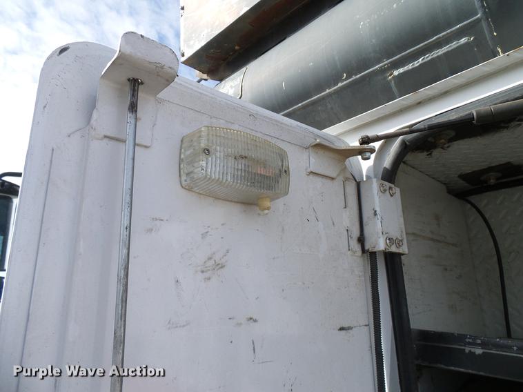 image for item DD6003 2006 International 4300 service truck with crane