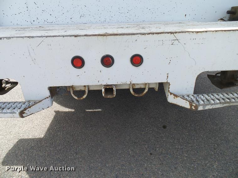 image for item DD6003 2006 International 4300 service truck with crane