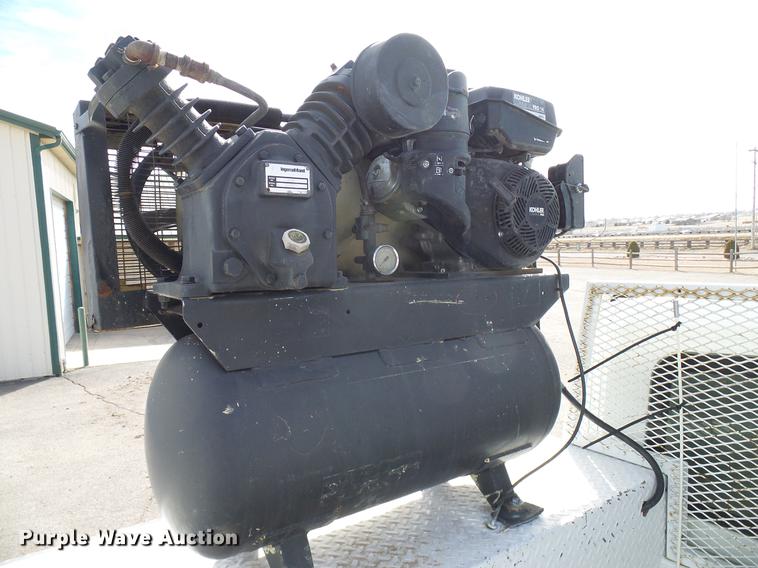 image for item DD6003 2006 International 4300 service truck with crane