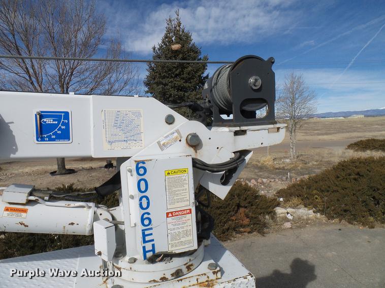 image for item DD6003 2006 International 4300 service truck with crane