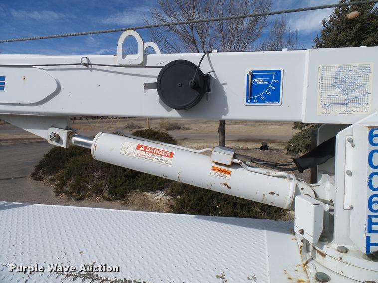 image for item DD6003 2006 International 4300 service truck with crane