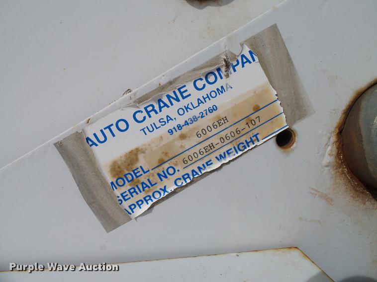 image for item DD6003 2006 International 4300 service truck with crane