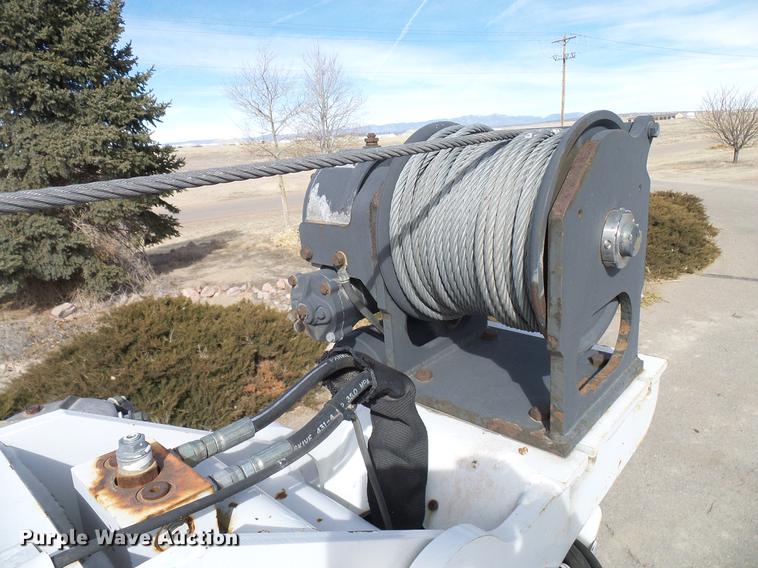 image for item DD6003 2006 International 4300 service truck with crane