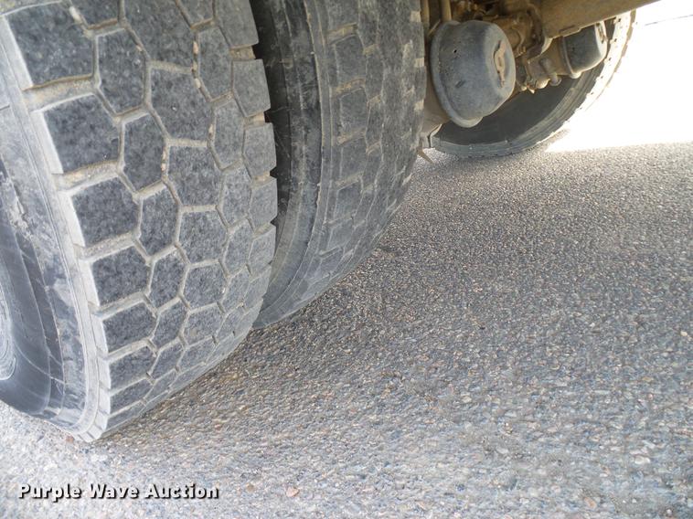 image for item DD6003 2006 International 4300 service truck with crane