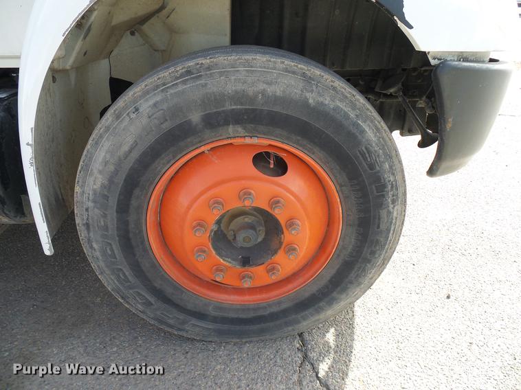 image for item DD6003 2006 International 4300 service truck with crane