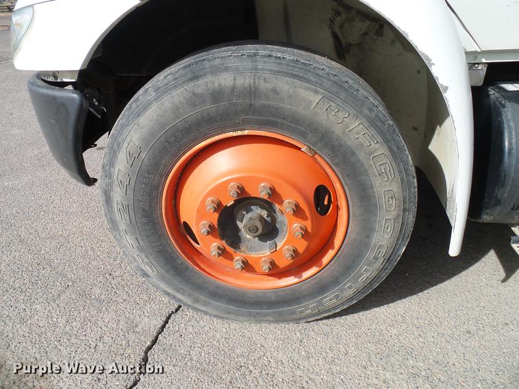 image for item DD6003 2006 International 4300 service truck with crane