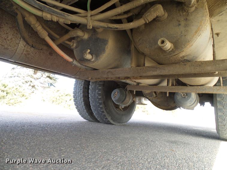 image for item DD6003 2006 International 4300 service truck with crane