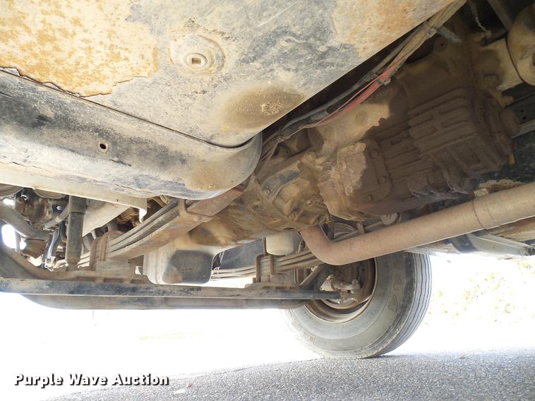 image for item DD6003 2006 International 4300 service truck with crane