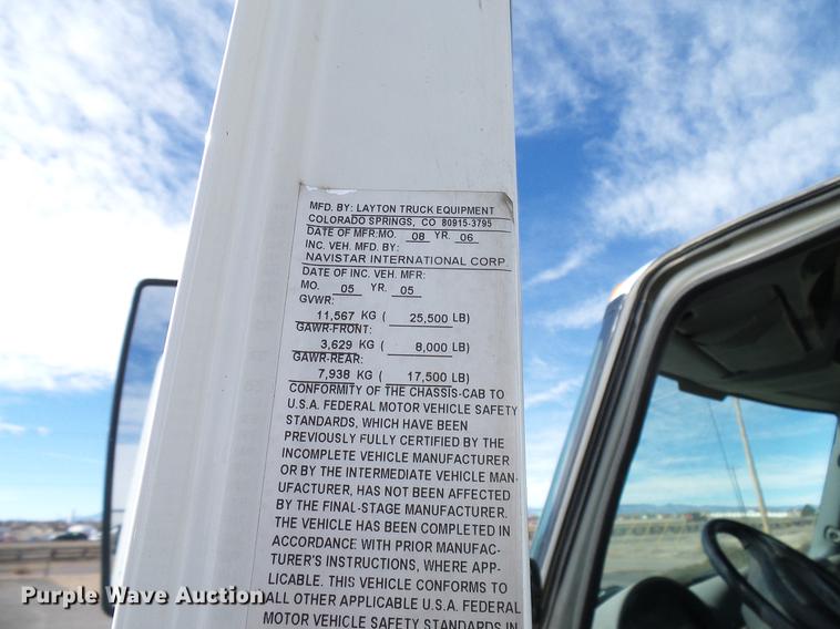 image for item DD6003 2006 International 4300 service truck with crane