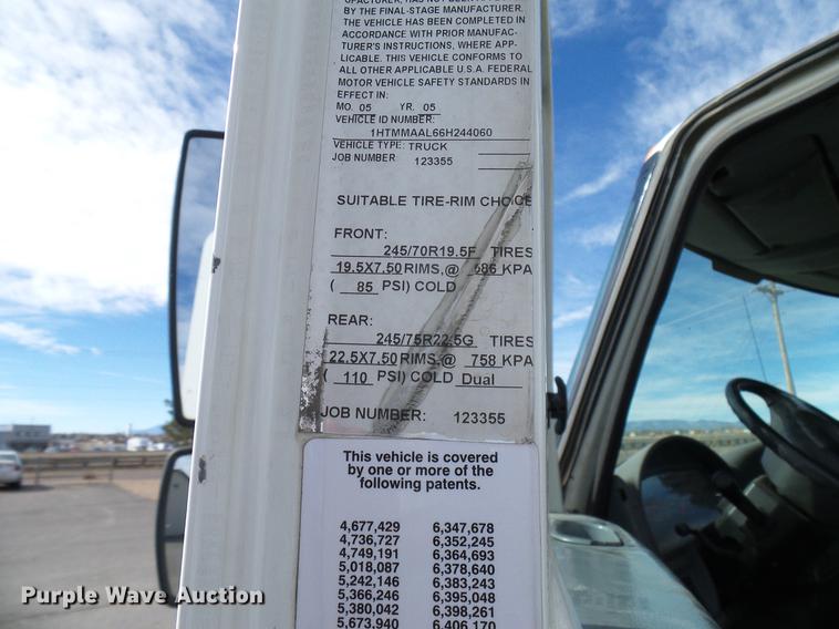 image for item DD6003 2006 International 4300 service truck with crane