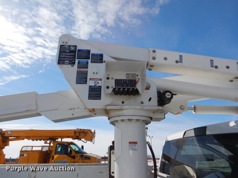 image for item DE0143 2012 Dodge Ram 5500 bucket truck