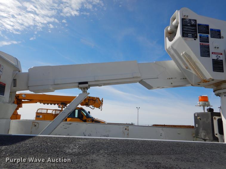 image for item DE0143 2012 Dodge Ram 5500 bucket truck