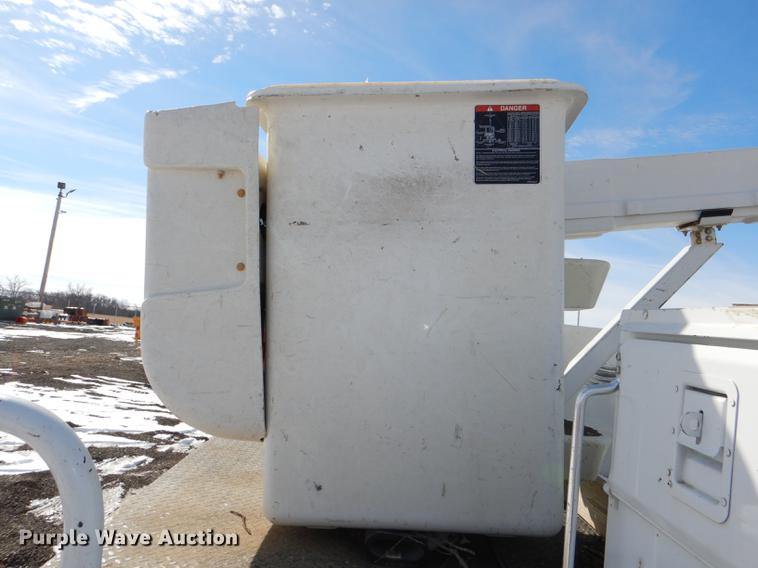 image for item DE0143 2012 Dodge Ram 5500 bucket truck