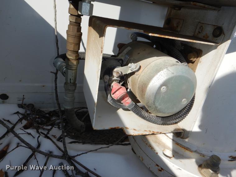 image for item DE0143 2012 Dodge Ram 5500 bucket truck