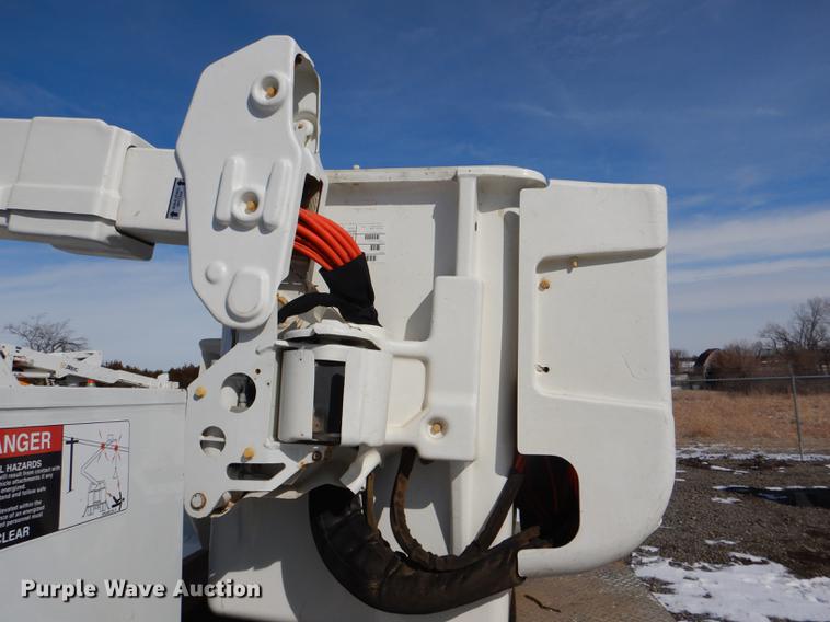 image for item DE0143 2012 Dodge Ram 5500 bucket truck