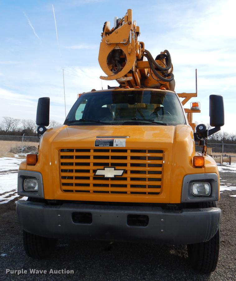 image for item DE0144 2004 Chevrolet C7500 digger derrick truck