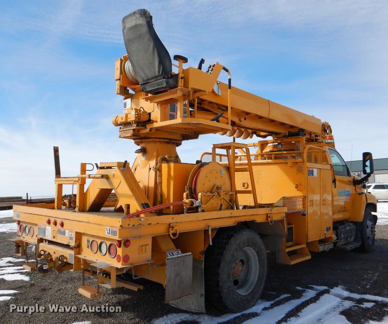 image for item DE0144 2004 Chevrolet C7500 digger derrick truck
