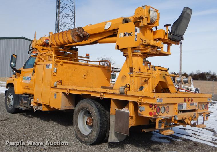 image for item DE0144 2004 Chevrolet C7500 digger derrick truck
