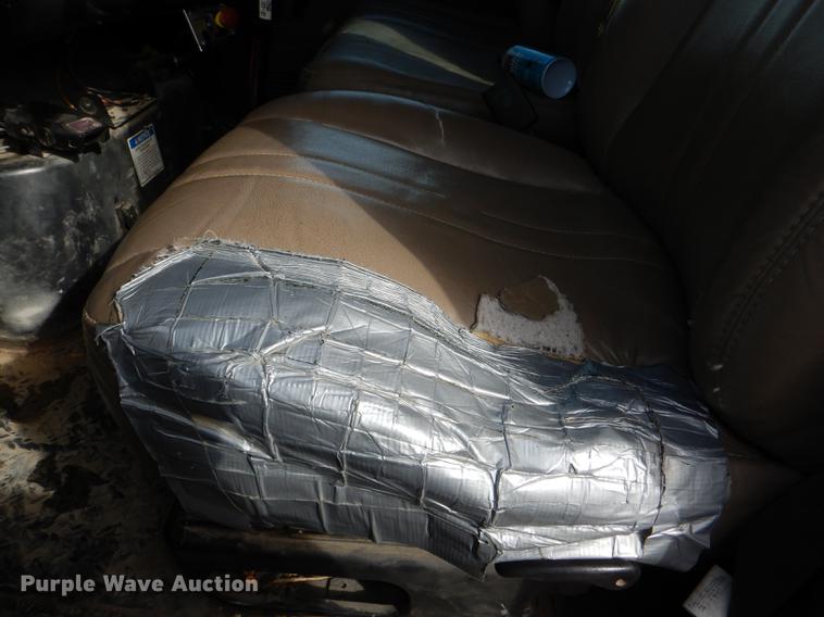 image for item DE0144 2004 Chevrolet C7500 digger derrick truck