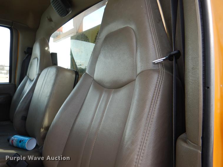 image for item DE0144 2004 Chevrolet C7500 digger derrick truck