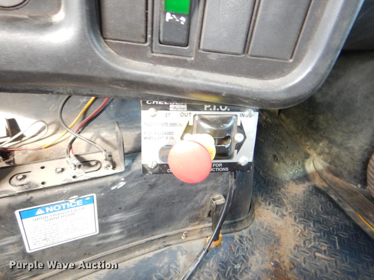 image for item DE0144 2004 Chevrolet C7500 digger derrick truck