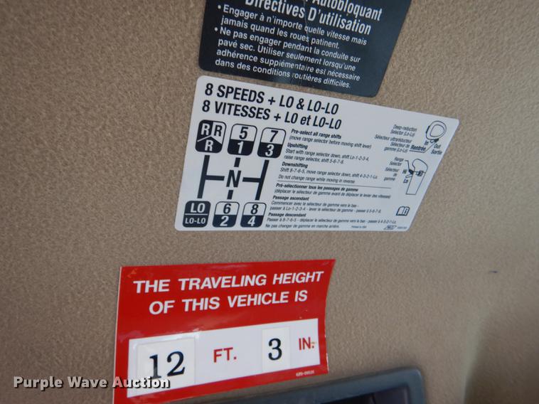 image for item DE0144 2004 Chevrolet C7500 digger derrick truck