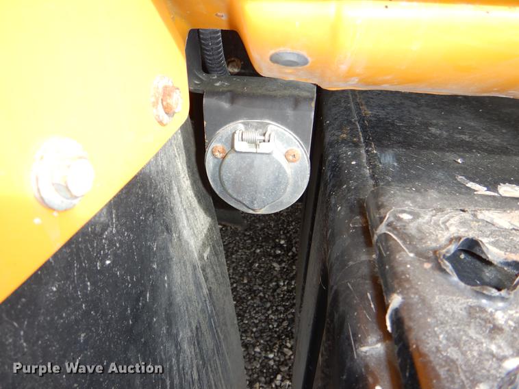 image for item DE0144 2004 Chevrolet C7500 digger derrick truck