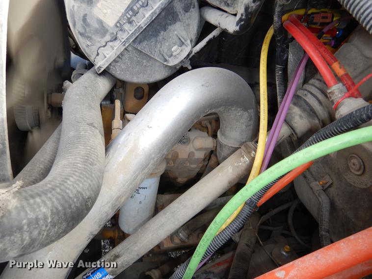 image for item DE0144 2004 Chevrolet C7500 digger derrick truck