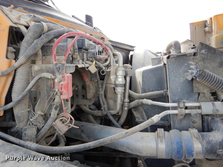 image for item DE0144 2004 Chevrolet C7500 digger derrick truck