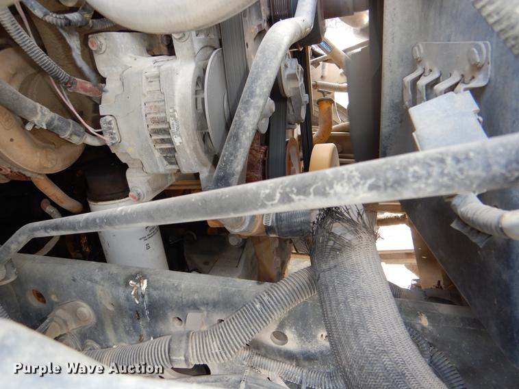 image for item DE0144 2004 Chevrolet C7500 digger derrick truck