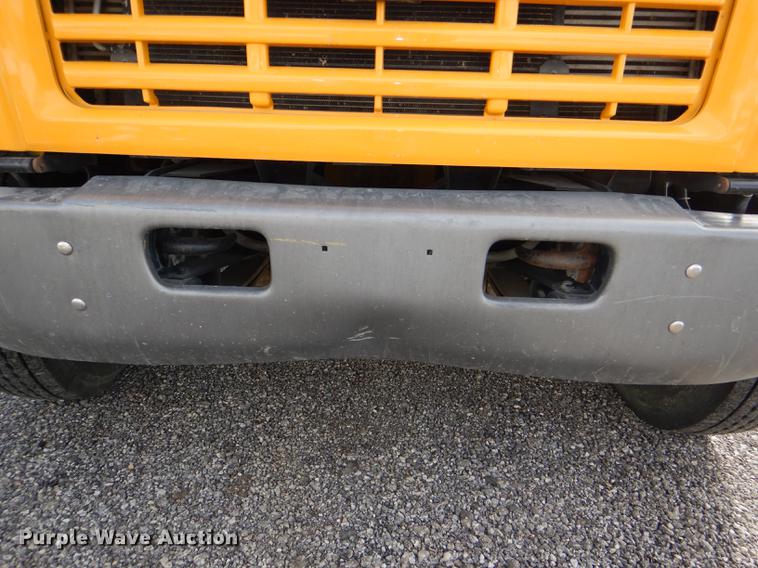 image for item DE0144 2004 Chevrolet C7500 digger derrick truck