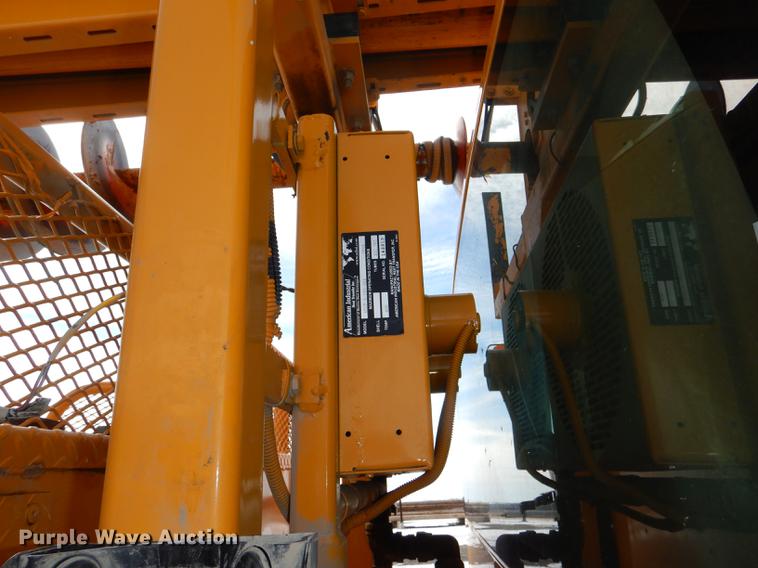 image for item DE0144 2004 Chevrolet C7500 digger derrick truck