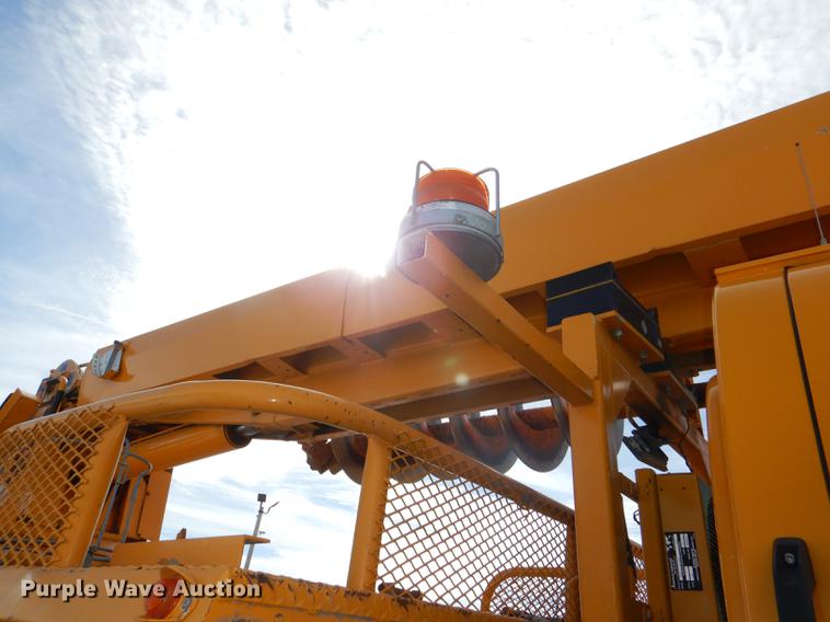 image for item DE0144 2004 Chevrolet C7500 digger derrick truck