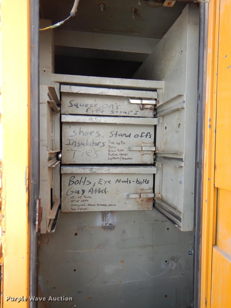 image for item DE0144 2004 Chevrolet C7500 digger derrick truck