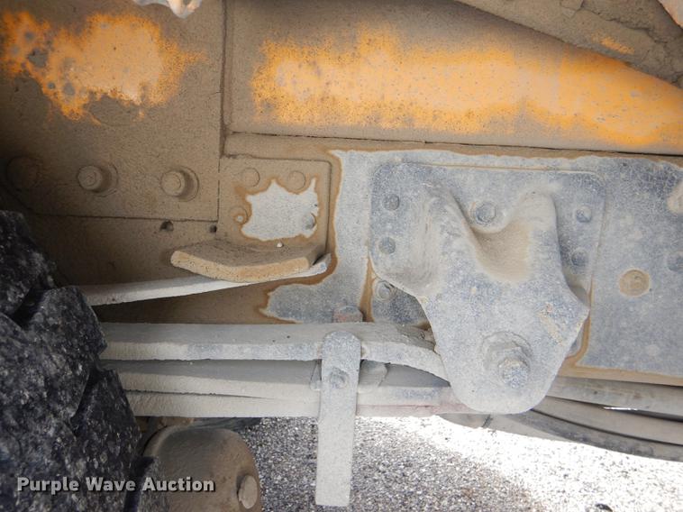 image for item DE0144 2004 Chevrolet C7500 digger derrick truck