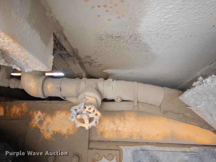 image for item DE0144 2004 Chevrolet C7500 digger derrick truck