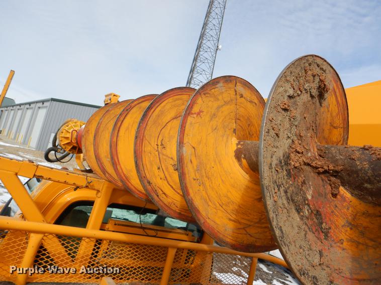 image for item DE0144 2004 Chevrolet C7500 digger derrick truck