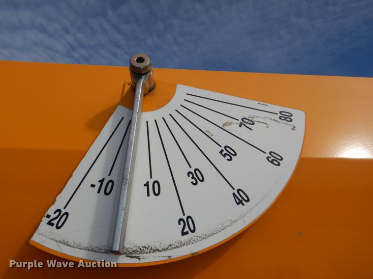 image for item DE0144 2004 Chevrolet C7500 digger derrick truck