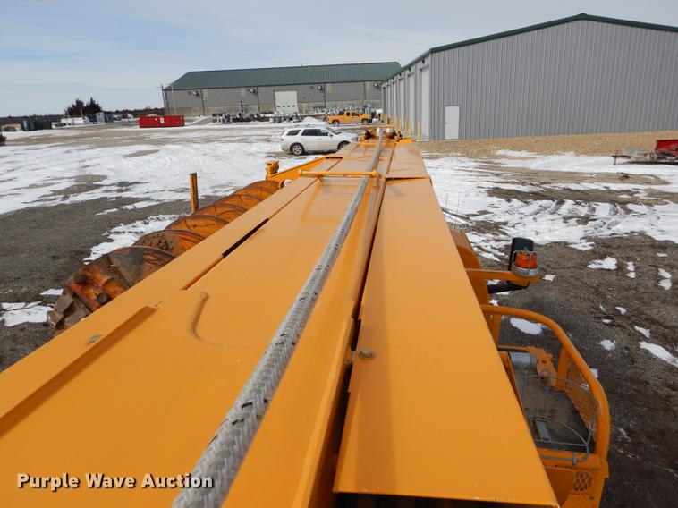 image for item DE0144 2004 Chevrolet C7500 digger derrick truck