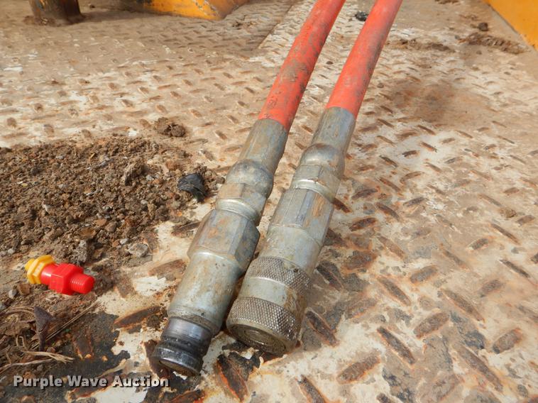 image for item DE0144 2004 Chevrolet C7500 digger derrick truck