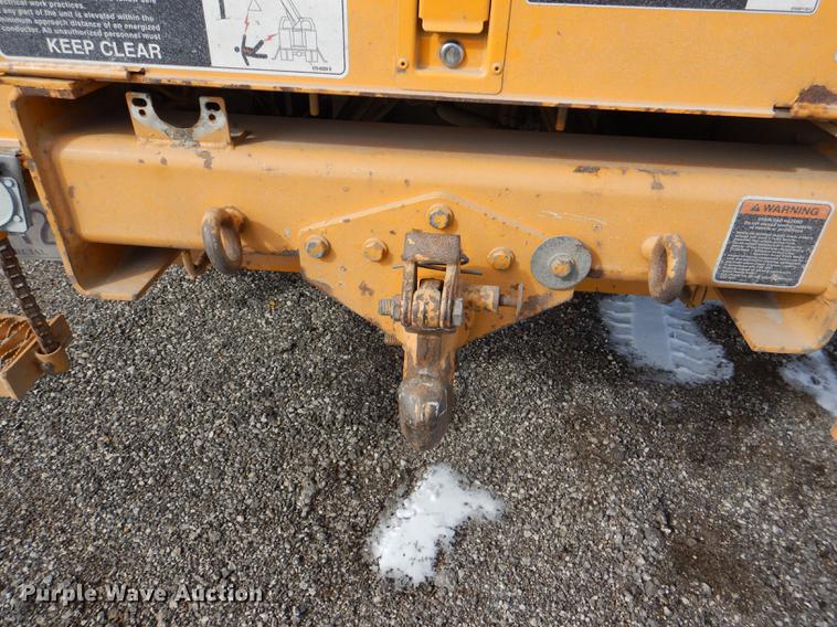 image for item DE0144 2004 Chevrolet C7500 digger derrick truck