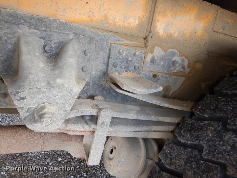 image for item DE0144 2004 Chevrolet C7500 digger derrick truck