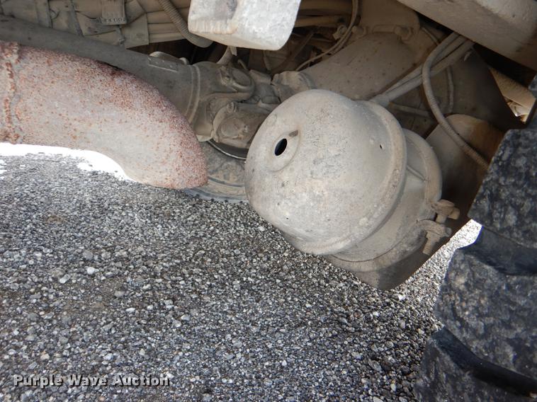 image for item DE0144 2004 Chevrolet C7500 digger derrick truck