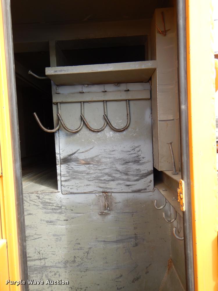 image for item DE0144 2004 Chevrolet C7500 digger derrick truck