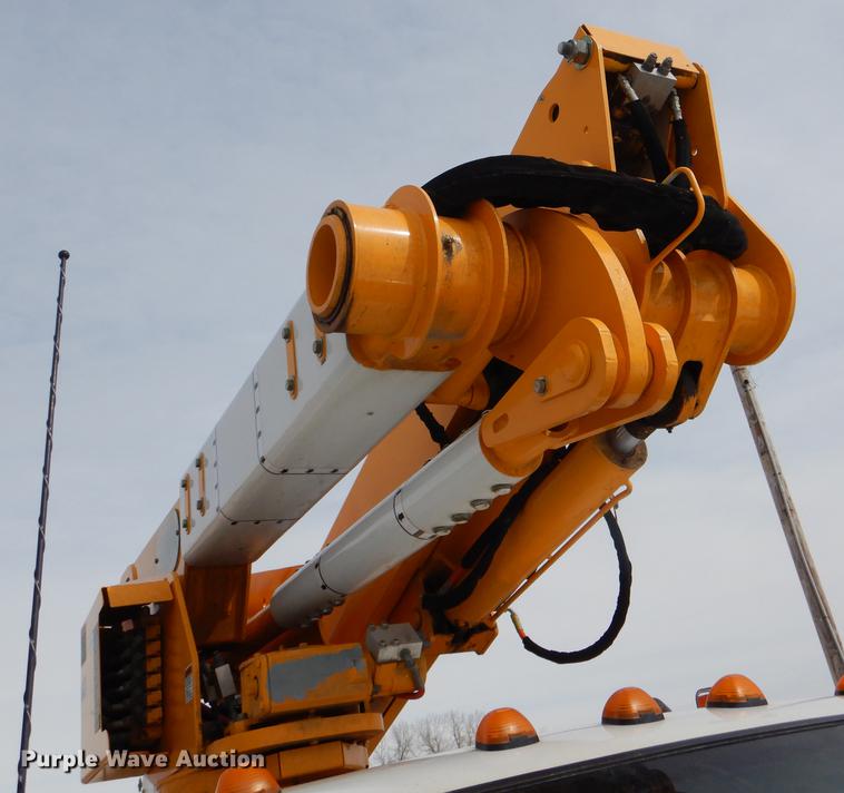 image for item DE0145 2011 Ford F550 Super Duty bucket truck