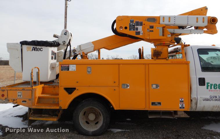 image for item DE0145 2011 Ford F550 Super Duty bucket truck