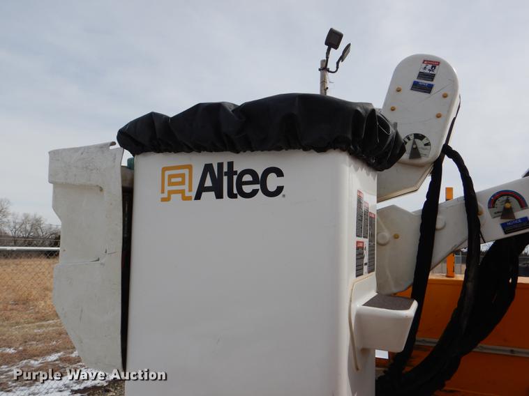 image for item DE0145 2011 Ford F550 Super Duty bucket truck