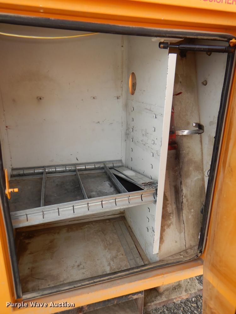 image for item DE0145 2011 Ford F550 Super Duty bucket truck